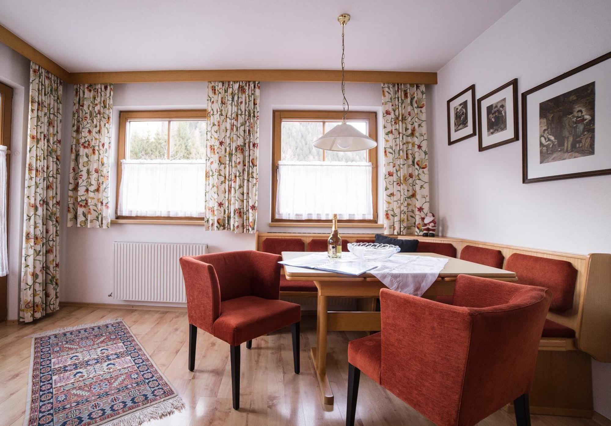 Alberts Bellevue Appartements Nauders Quarto foto